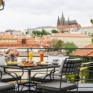 Four Seasons 5*, Praga República Checa